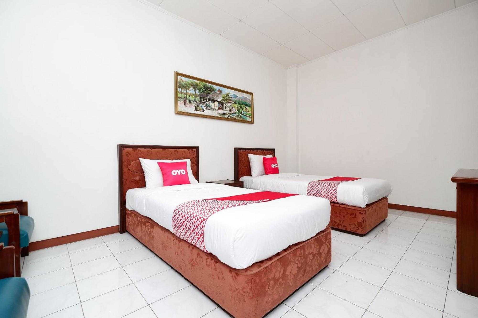 Super Oyo Capital O 1644 Hotel Griya Kencana Solo Exterior foto