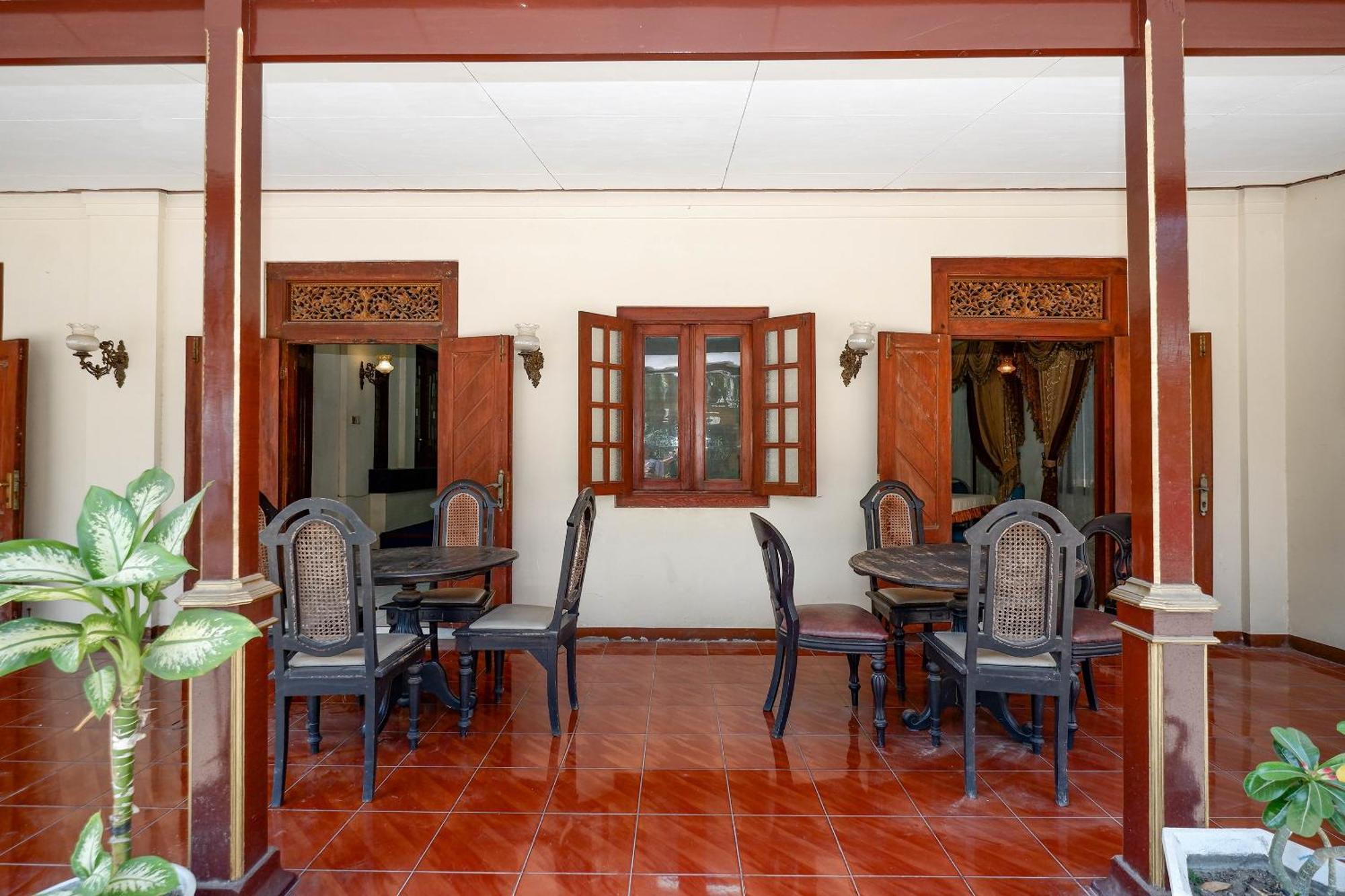 Super Oyo Capital O 1644 Hotel Griya Kencana Solo Exterior foto