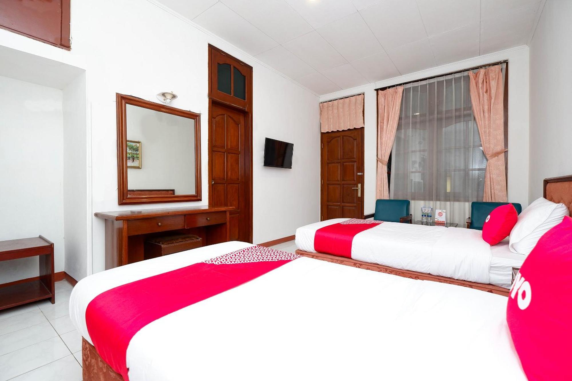 Super Oyo Capital O 1644 Hotel Griya Kencana Solo Exterior foto