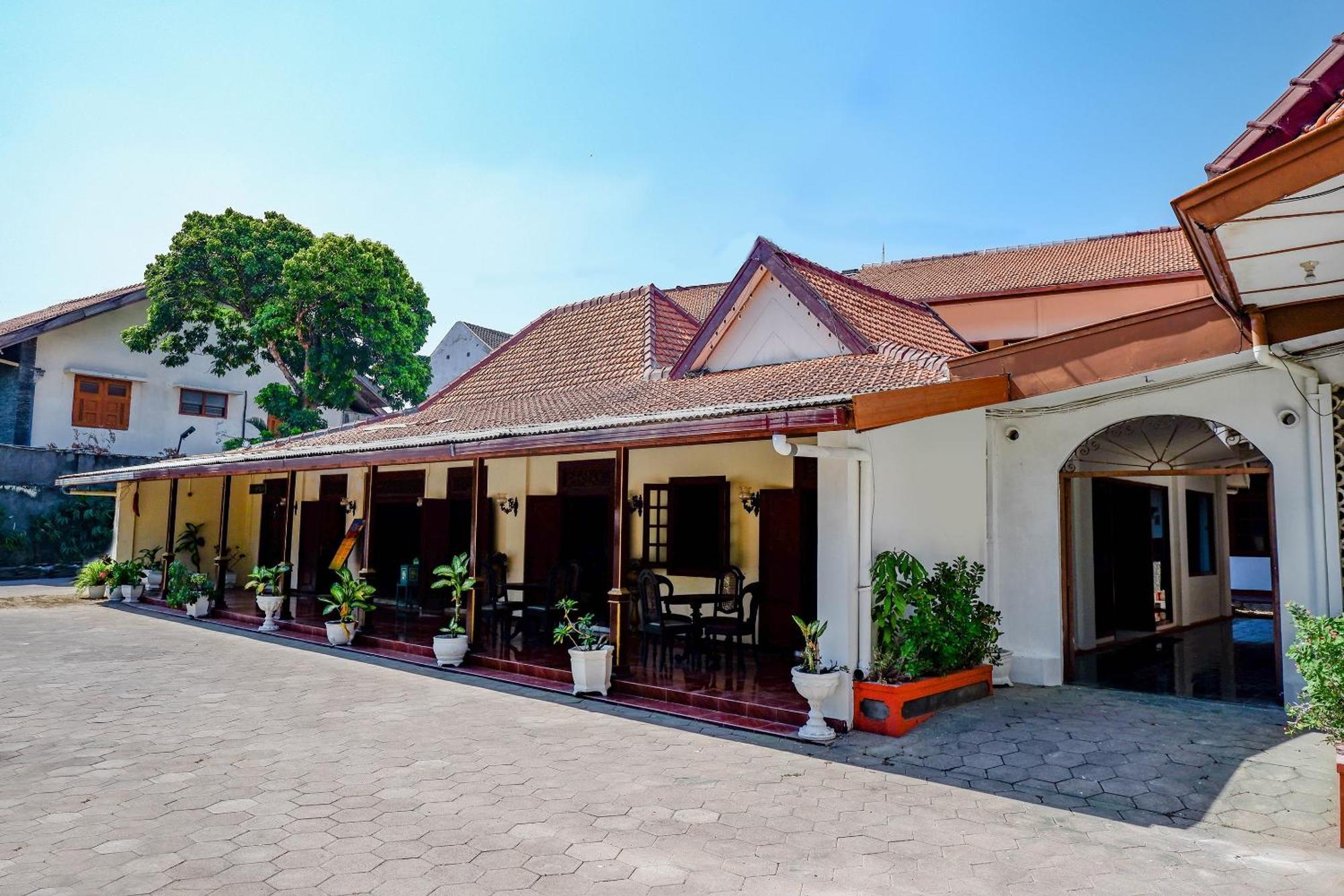 Super Oyo Capital O 1644 Hotel Griya Kencana Solo Exterior foto